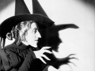 Margaret-Hamilton-as-the-Wicked-Witch-of-the-West-in-The-Wizard-of-Oz